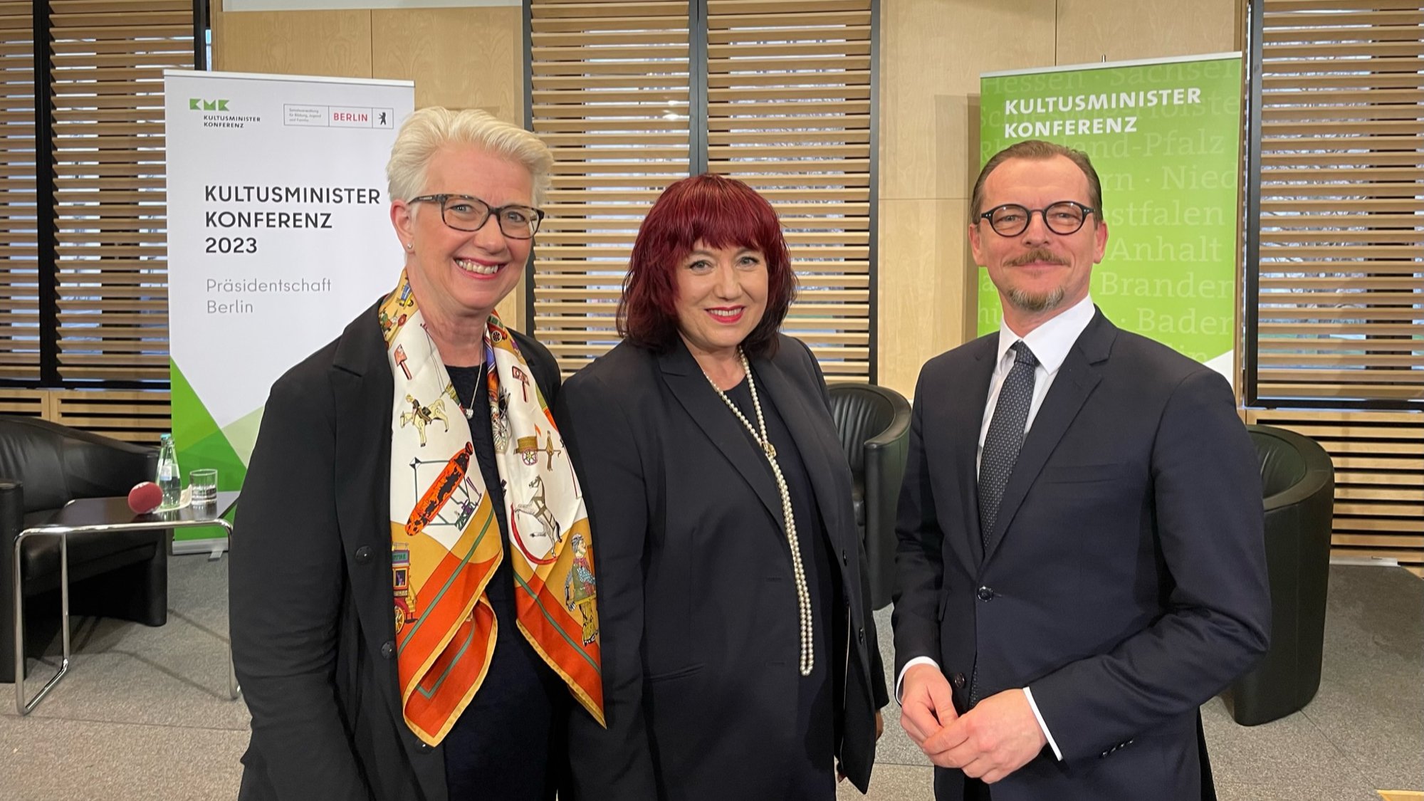 Gratulation an die neue KMK-Präsidentin Astrid-Sabine Busse