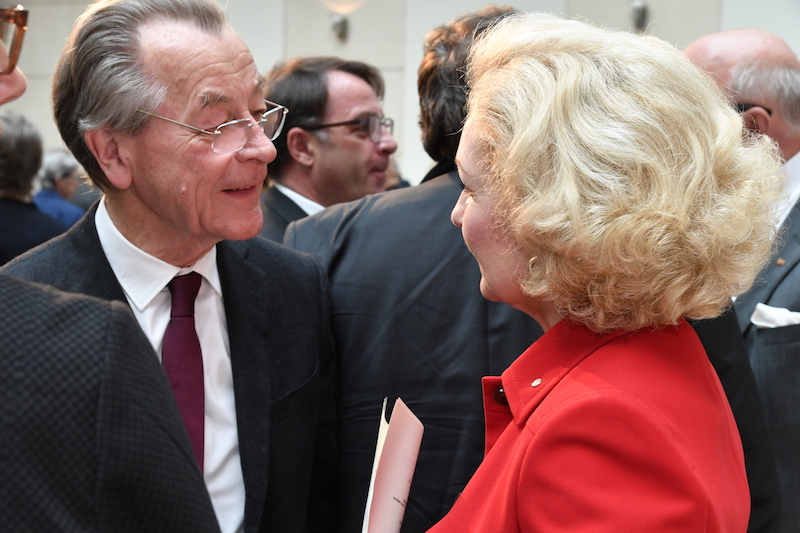 Franz Müntefering und Gabriele Bunzel-Khalil am Rande der Veranstaltung im Gespräch.