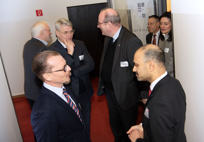 WDA-Geschäftsführer Thilo Klingebiel gratuliert Prof. Dr. Mukherjee zur Amtsübernahme. Foto: DAAD.