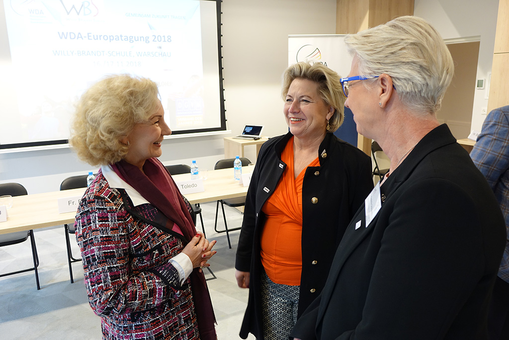 Cornelia Pieper (M.), Generalkonsulin Danzig, Gabriele Bunzel Khalil (l.) und Friederike Gribkowsky. Foto: WDA e.V.